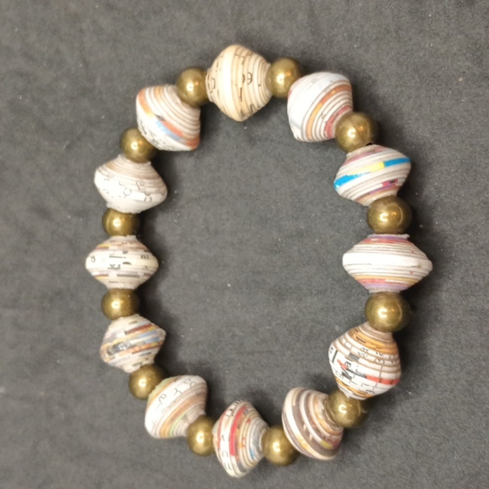 Paper bead stretch bracelet